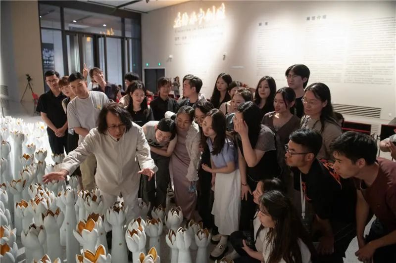 “在传承中创造：造型·表演·艺术场景——朱乐耕艺术展”举办