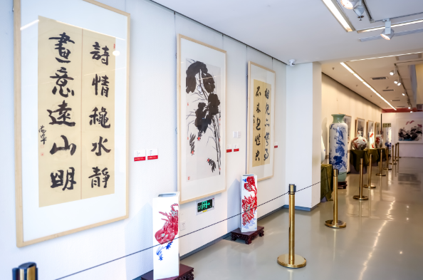 ​孙海宁国画与陶瓷艺术展亮相中国国家画院美术馆