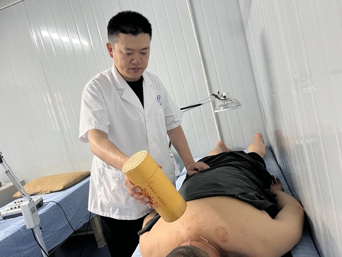 （履职故事医师节2）梁青：治病是“我这人(2795969)-20230815102446