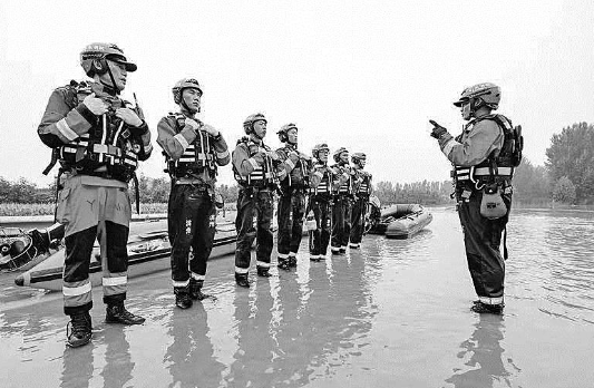 “我是共产党员，必须第一个上！”