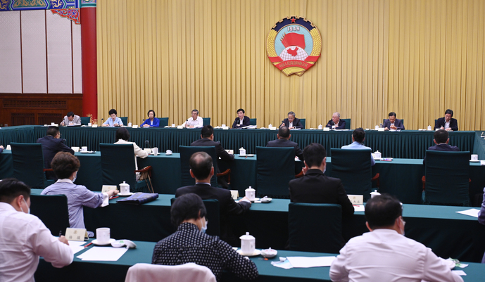 全国政协召开双周协商座谈会 围绕“促进港澳青年更好融入国家发展大局”协商议政 王沪宁主持