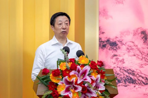 全国政协科教卫体委员会原驻会副主任 丛兵