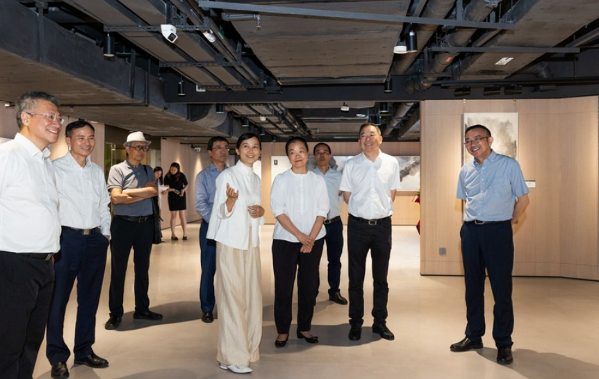 生生不息——梁桂华新水墨作品展”在深圳市政协文史馆协商民主实践基地开幕
