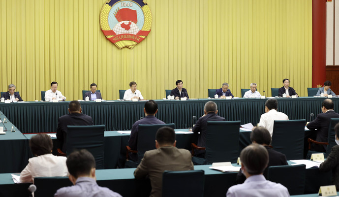 全国政协召开双周协商座谈会 围绕“中小学教研体系建设”协商议政 王沪宁主持