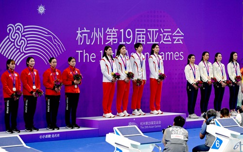 由杨浚瑄、程玉洁、吴卿风、张雨霏组队的中国队以3分33秒96夺冠，日本队和中国香港队分别获得银牌、铜牌。