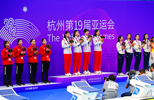 由杨浚瑄、程玉洁、吴卿风、张雨霏组队的中国队以3分33秒96夺冠，日本队和中国香港队分别获得银牌、铜牌。2
