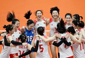 中国女排全胜卫冕 队史第九次摘得亚运金牌
