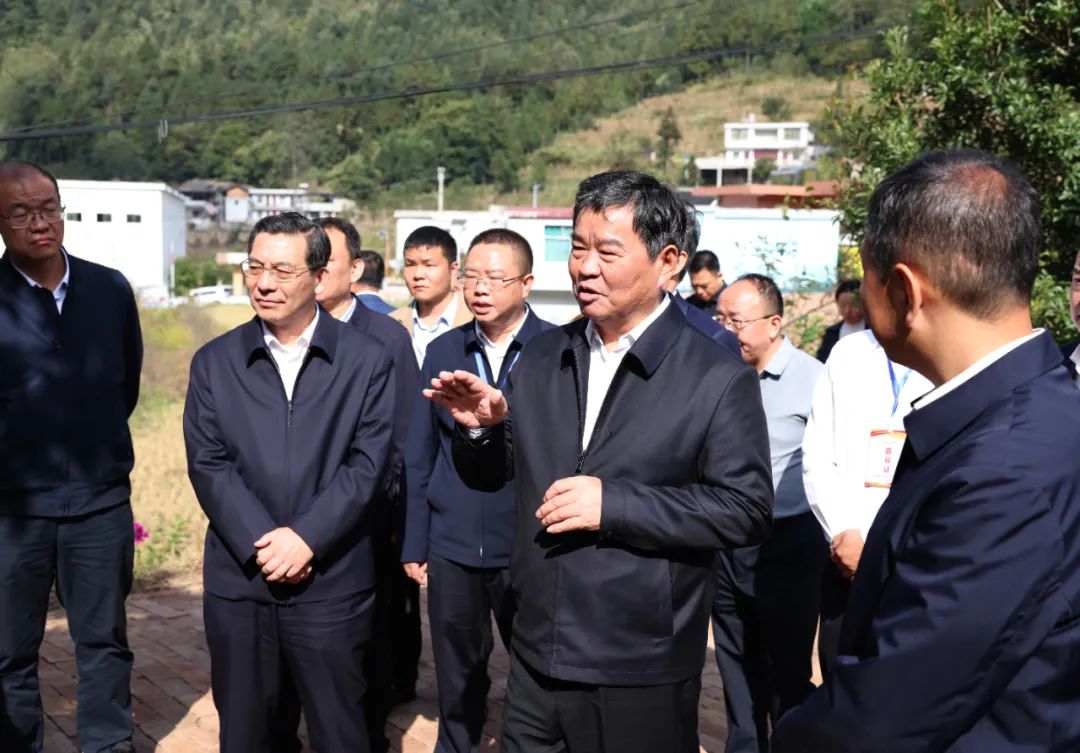 何报翔赴贵州开展专题调研