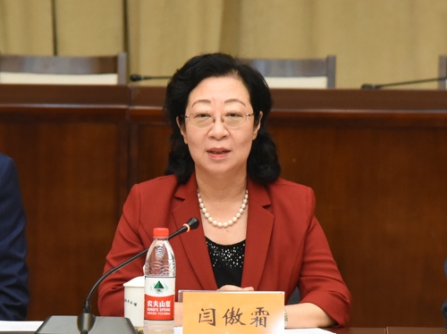 闫傲霜会长