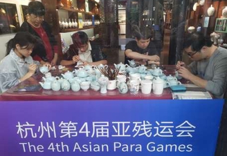残疾人艺术工作者：“绘”就亚残运会的别样精彩
