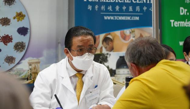 中医义诊在匈牙利受欢迎