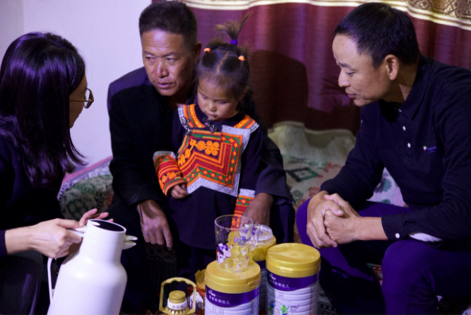 菲仕兰捐赠物资助力困境儿童健康过冬