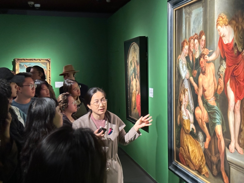 品读“时代容颜” 开启一场别开生面的教学活动