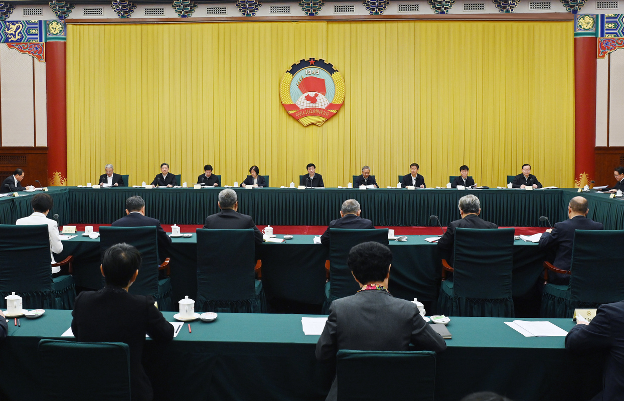 全国政协召开双周协商座谈会 围绕“加快建立新能源产业再生资源回收利用体系”协商议政 王沪宁主持