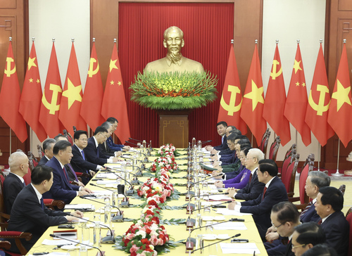 （时政）（2）习近平同越共中央总书记阮富(3484300)-20231213055716