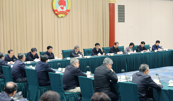 全国政协召开双周协商座谈会 围绕“推动金融高质量发展”协商议政 王沪宁主持