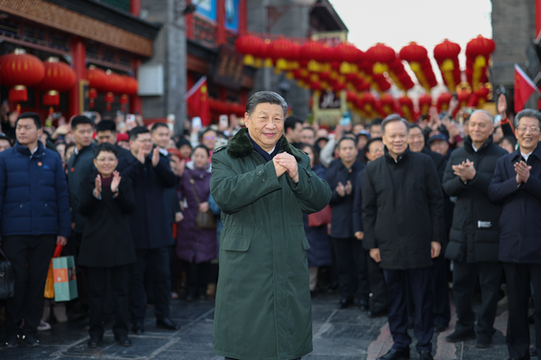 习近平春节前夕赴天津看望慰问基层干部群众(3834018)-20240203053521