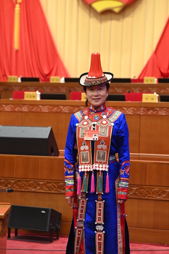 贺颖春