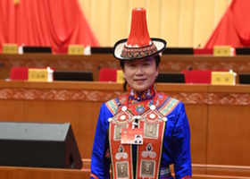 贺颖春