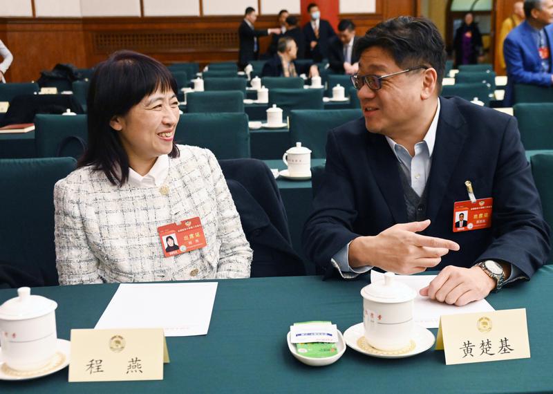 汇聚侨力，积极发挥桥梁纽带作用