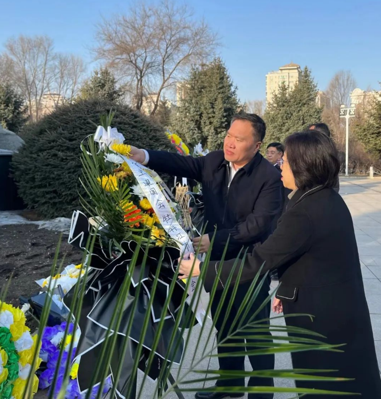 民建牡丹江市委会开展“缅怀革命先烈 凝聚奋进力量”清明节祭扫活动