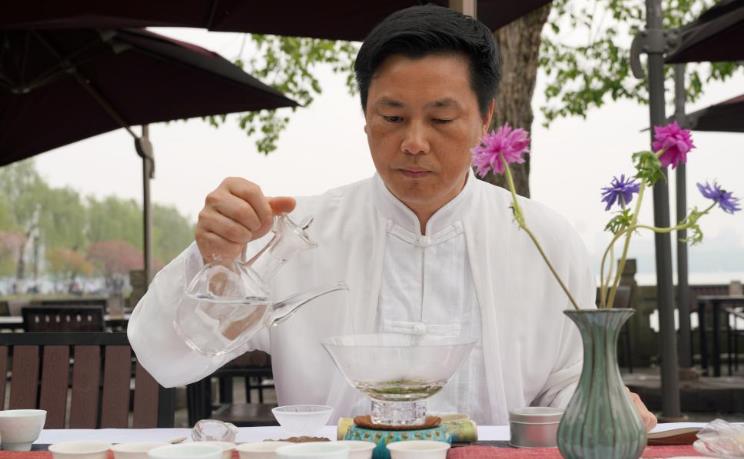 杭州：品茗观亭赏西湖