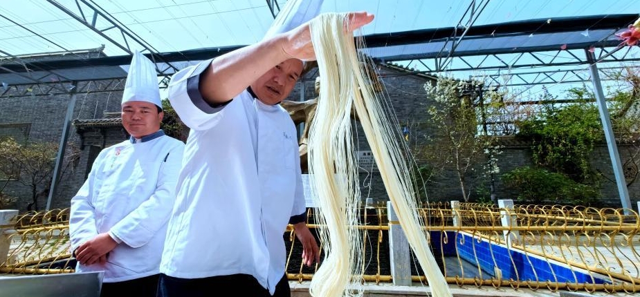 青海化隆：特色非遗集中展现 彰显民族巧手与智慧