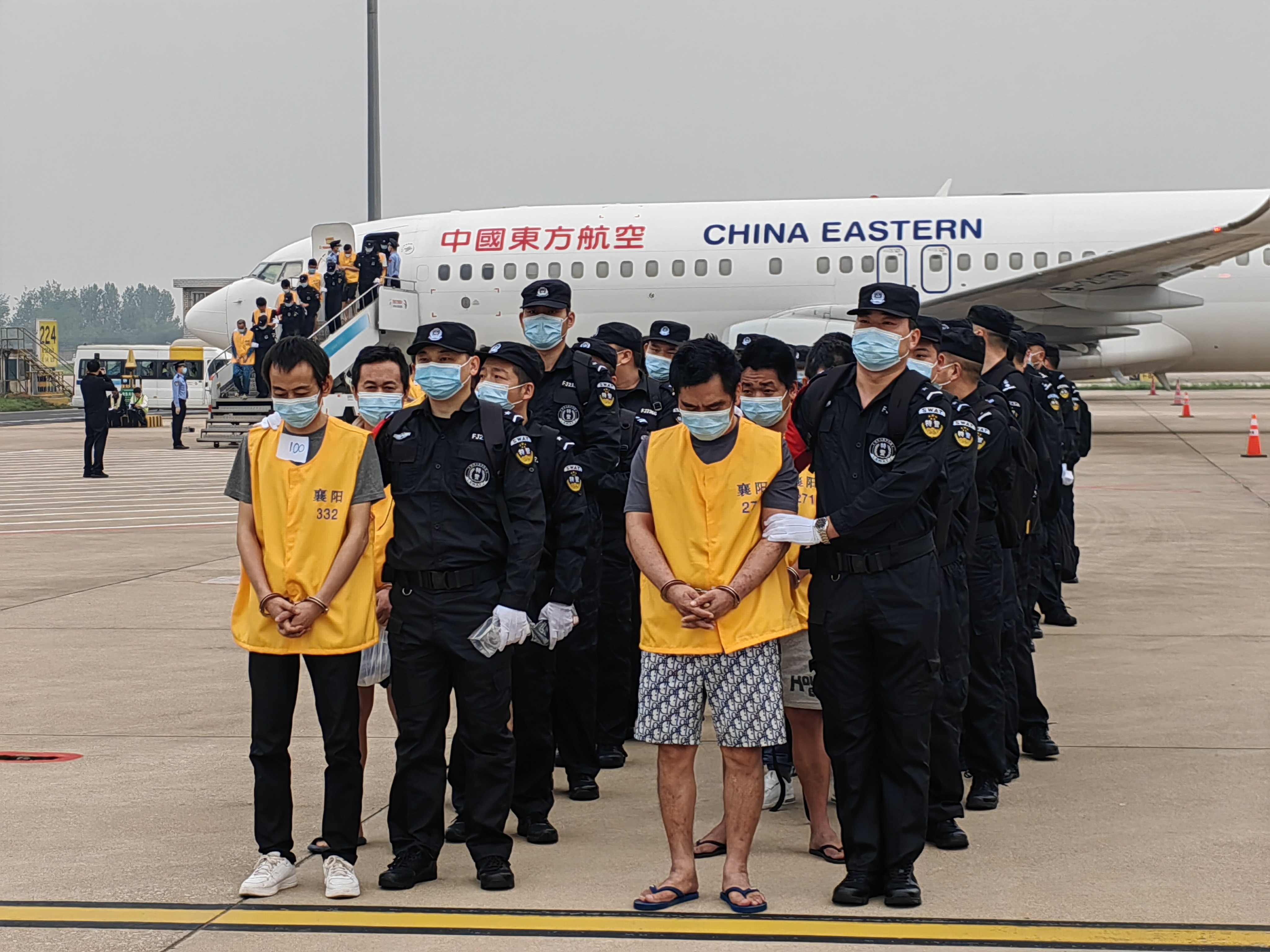 680余名中国籍涉赌诈违法犯罪嫌疑人被分批从柬埔寨押解回国