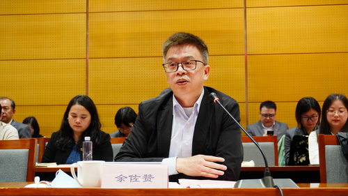 华文出版社总编辑 余佐赞