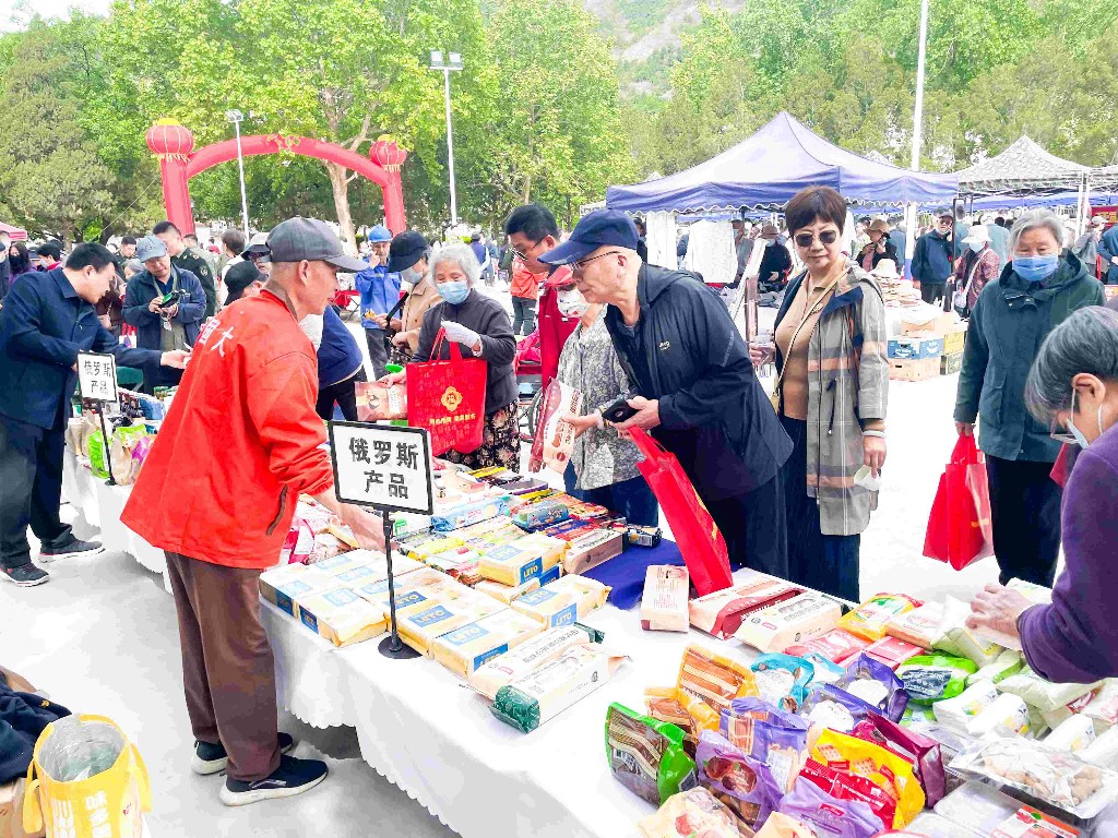 社区里面“赶大集” 幸福邻情有温度