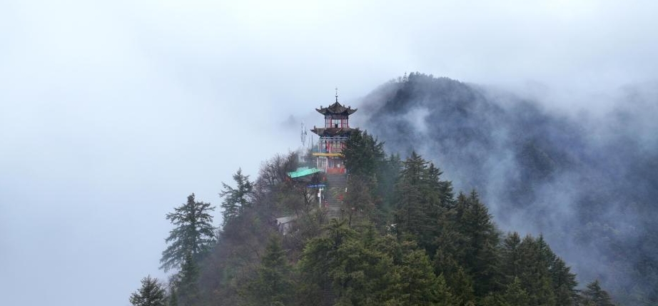 雨后兴隆山云海浩渺入画来