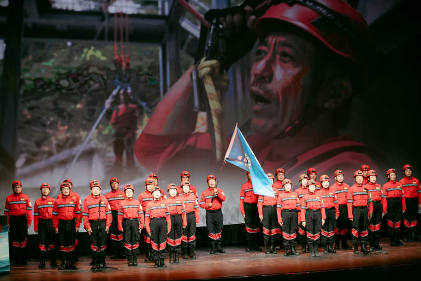 人民院线首发影片《你是我的英雄》启动全国点映