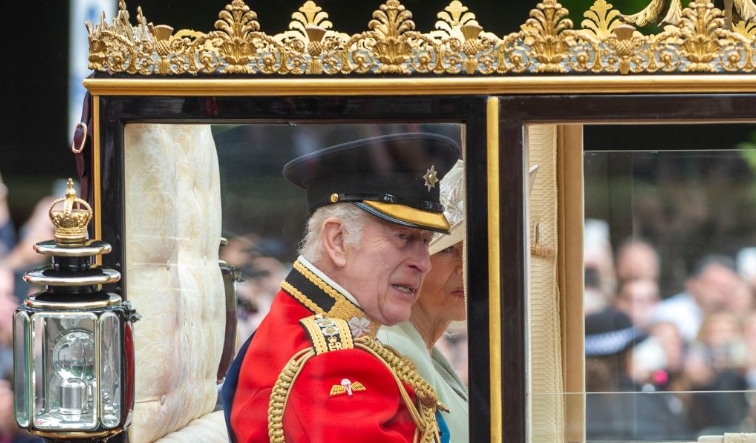 英国举行皇家阅兵式庆祝国王官方生日