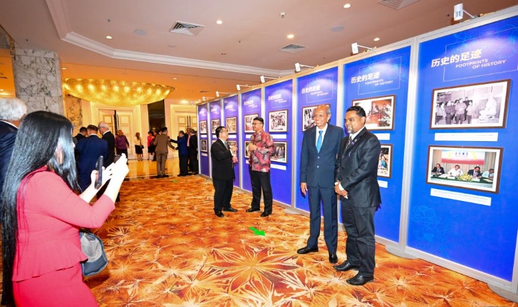 中马建交50周年图片展在吉隆坡举行