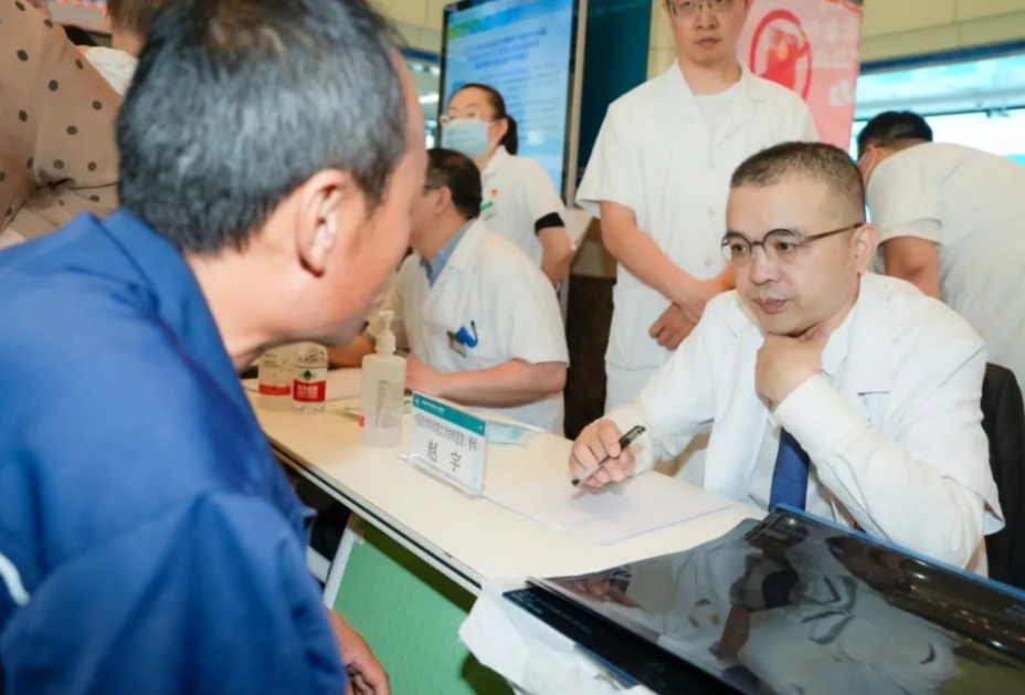 致公党北京市石景山区工委赴宁城县开展医疗公益行活动