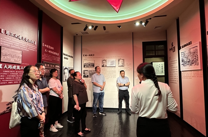 从历史红色血脉中汲取奋进力量  