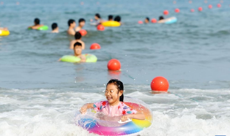山东青岛：乐在海水浴场