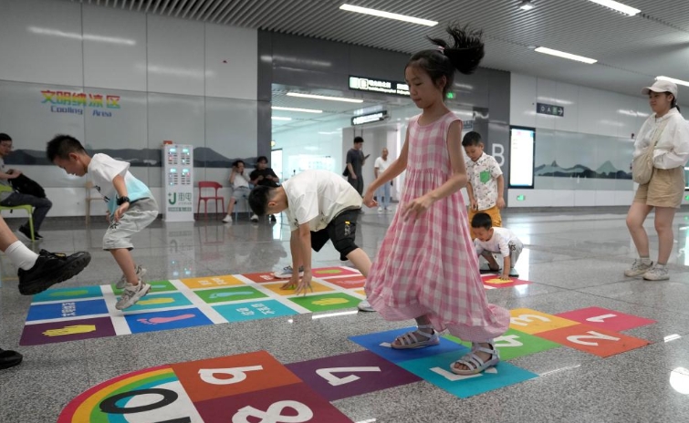杭州：地铁站 享清凉