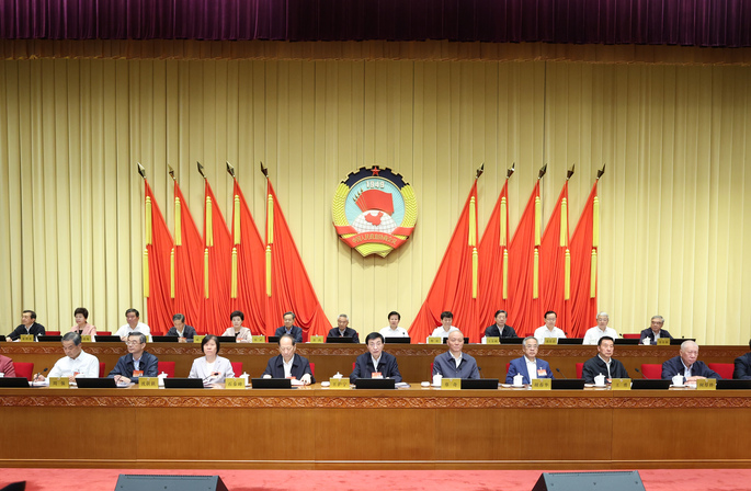 传达学习贯彻中共二十届三中全会精神 全国政协十四届常委会第八次会议开幕 王沪宁主持 蔡奇作报告