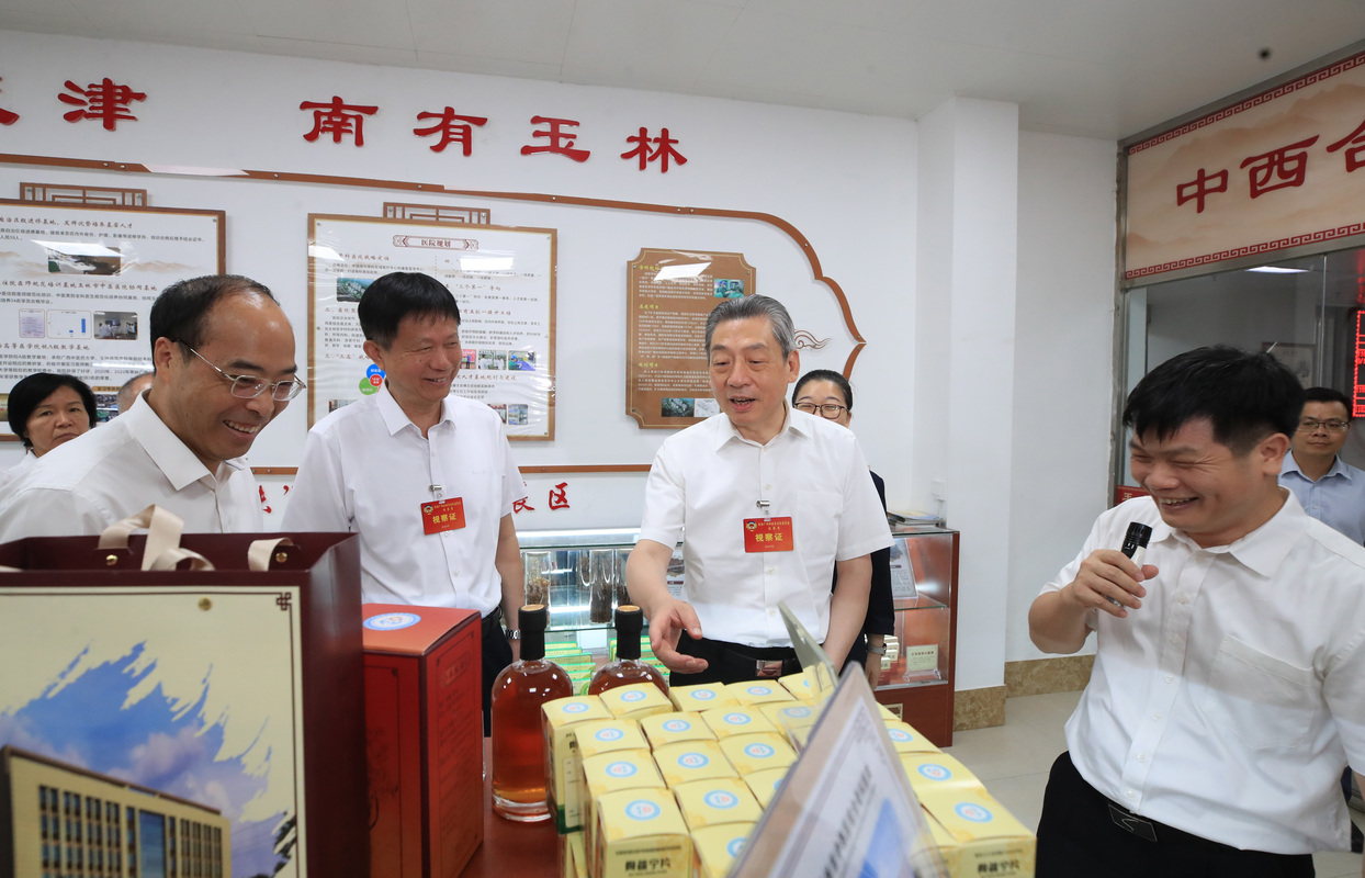  广西壮族自治区政协常委视察团围绕“深化区域合作，推动广西中医药产业高质量发展”开展监督性视察