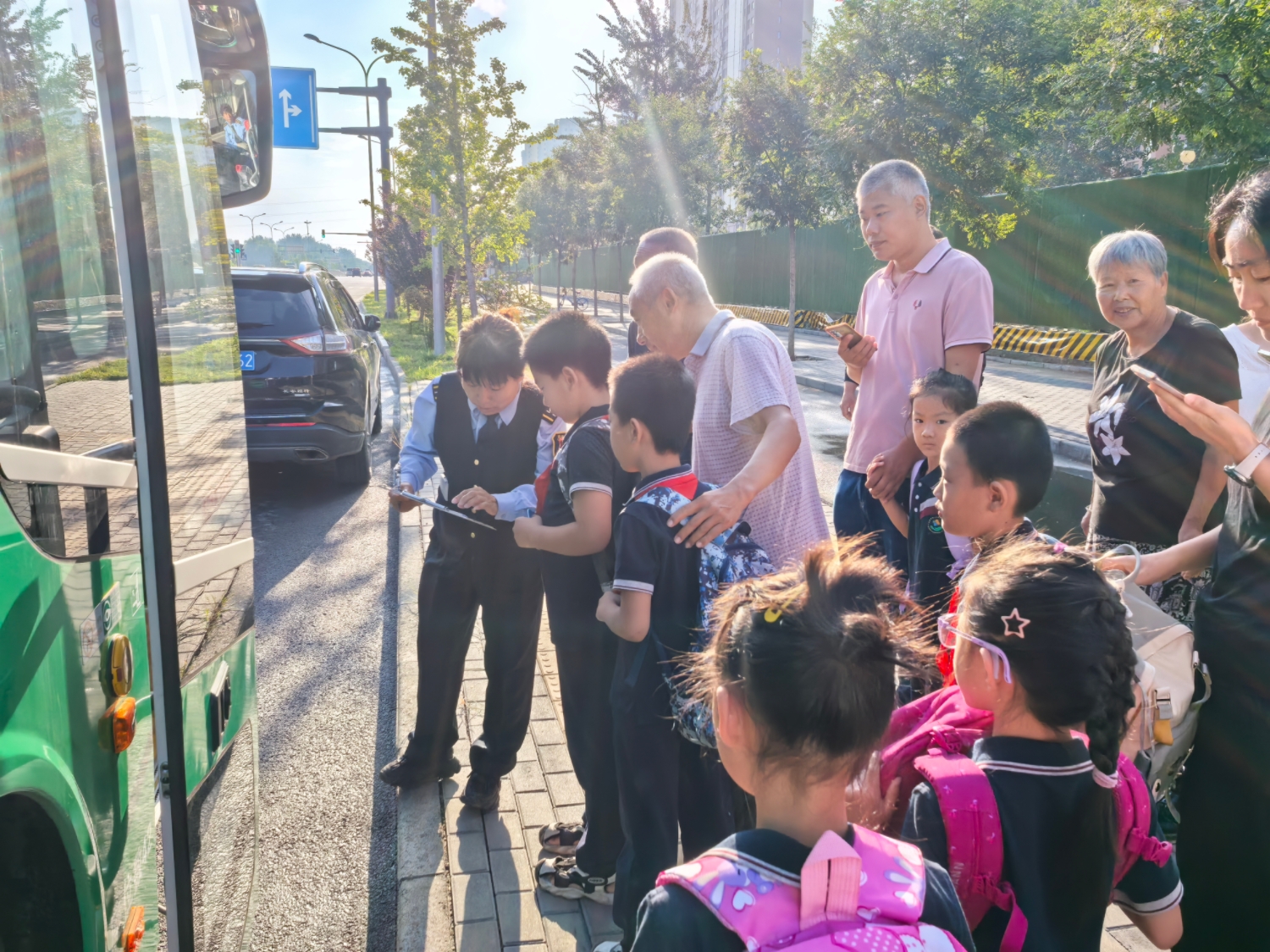 北京公交加强运力保障开学季