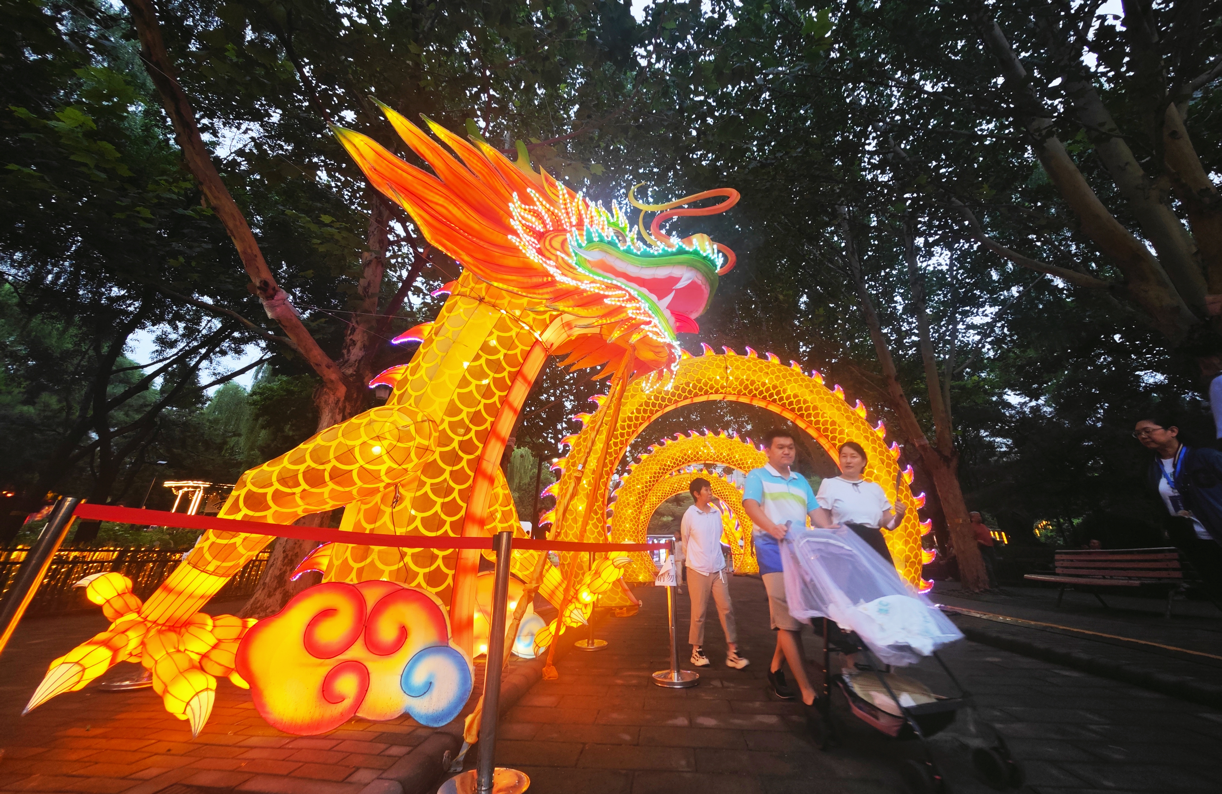 近2000盏花灯亮相第二十届安贞社区灯会 