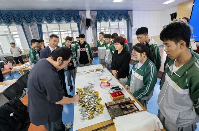 宁夏银川“墨香民进”书画家进校园活动举行