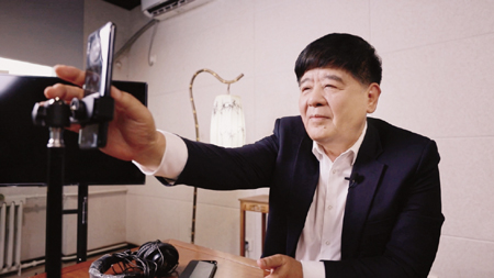 王洁实：七十二岁初代流行歌唱家， 在直播间里重新回到人群