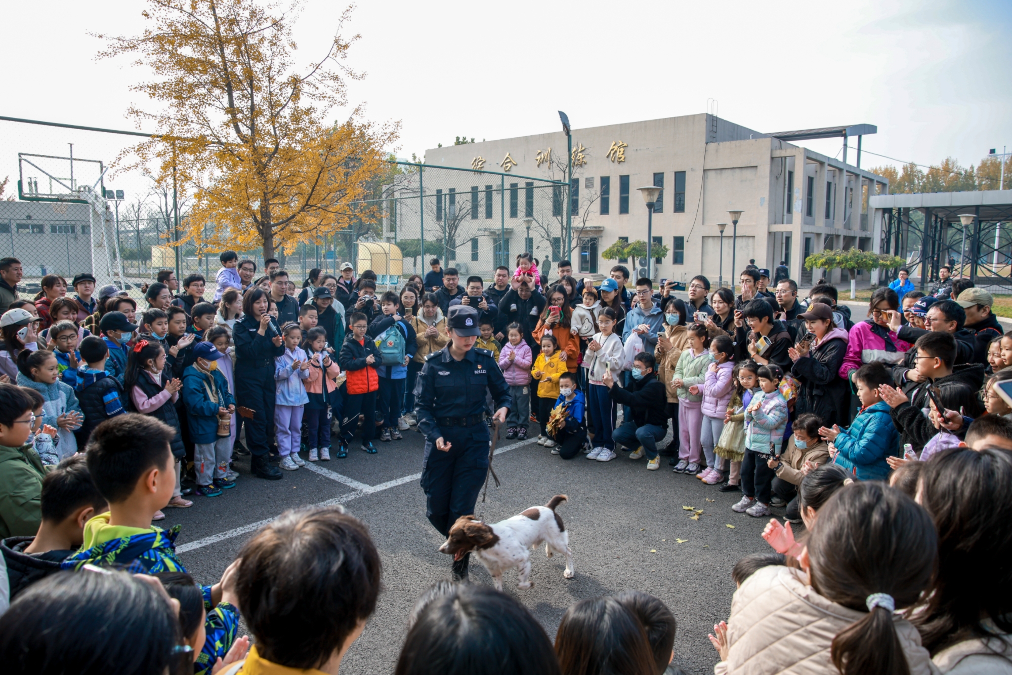 北京市公安局“平安有我 警营行”活动走进警犬基地