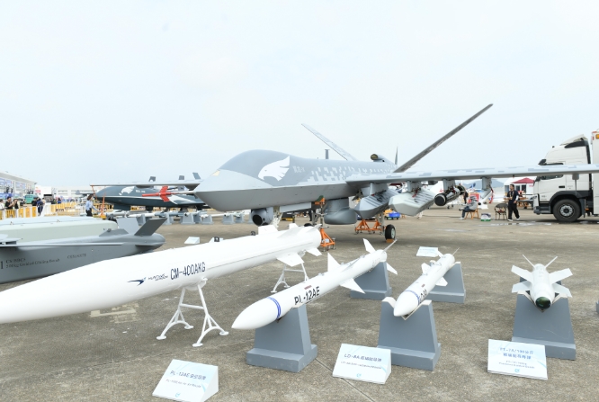 多款新型无人机“燃爆”航展