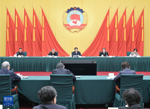 11月27日，政协第十四届全国委员会第二十八次主席会议在北京召开。中共中央政治局常委、全国政协主席王沪宁主持并讲话。新华社记者 高洁 摄