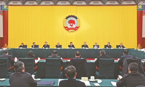 11月26日，十四届全国政协第二十六次双周协商座谈会在北京召开，中共中央政治局常委、全国政协主席王沪宁主持会议。 人民政协报记者 姜贵东 摄