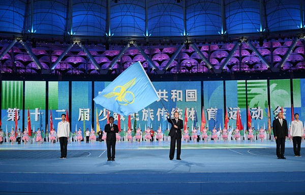 图为会旗交接仪式。(5821706)-20241201095411