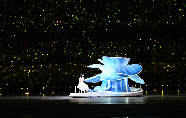 图为演员在闭幕式上表演。(5821710)-20241201095804